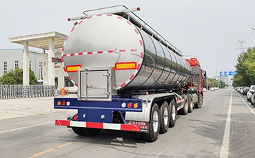 低價(jià)陷阱到品質(zhì)危機(jī)：新東鮮奶運(yùn)輸車(chē)，以“靠譜”重塑信任